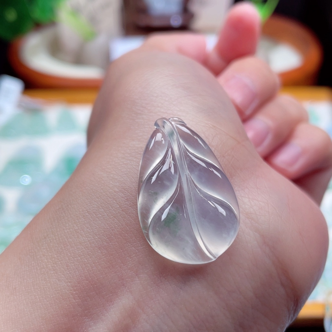 翡翠颈饰未镶嵌叶子