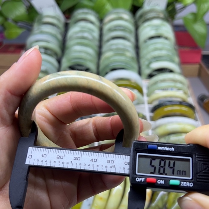 蛇纹石玉未镶嵌手镯27