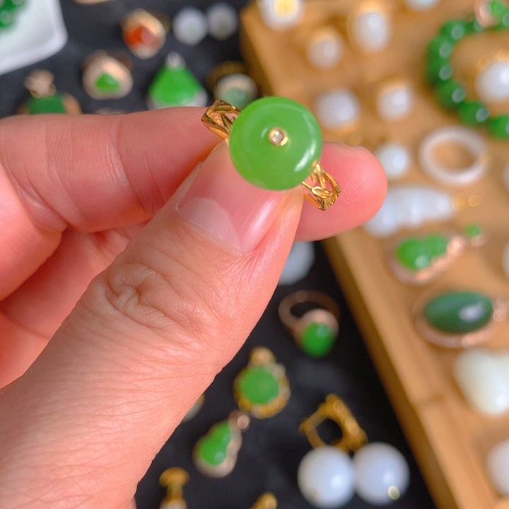 和田玉（碧玉）戒指18K金镶嵌