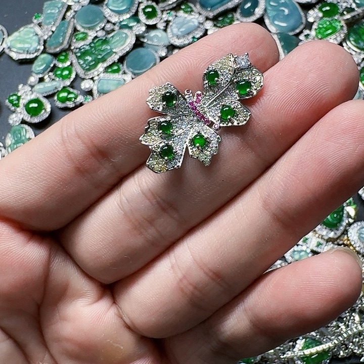 翡翠颈饰未镶嵌天然A货翡翠放漏