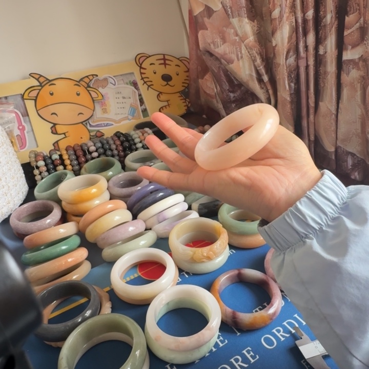 石英质玉未镶嵌手镯