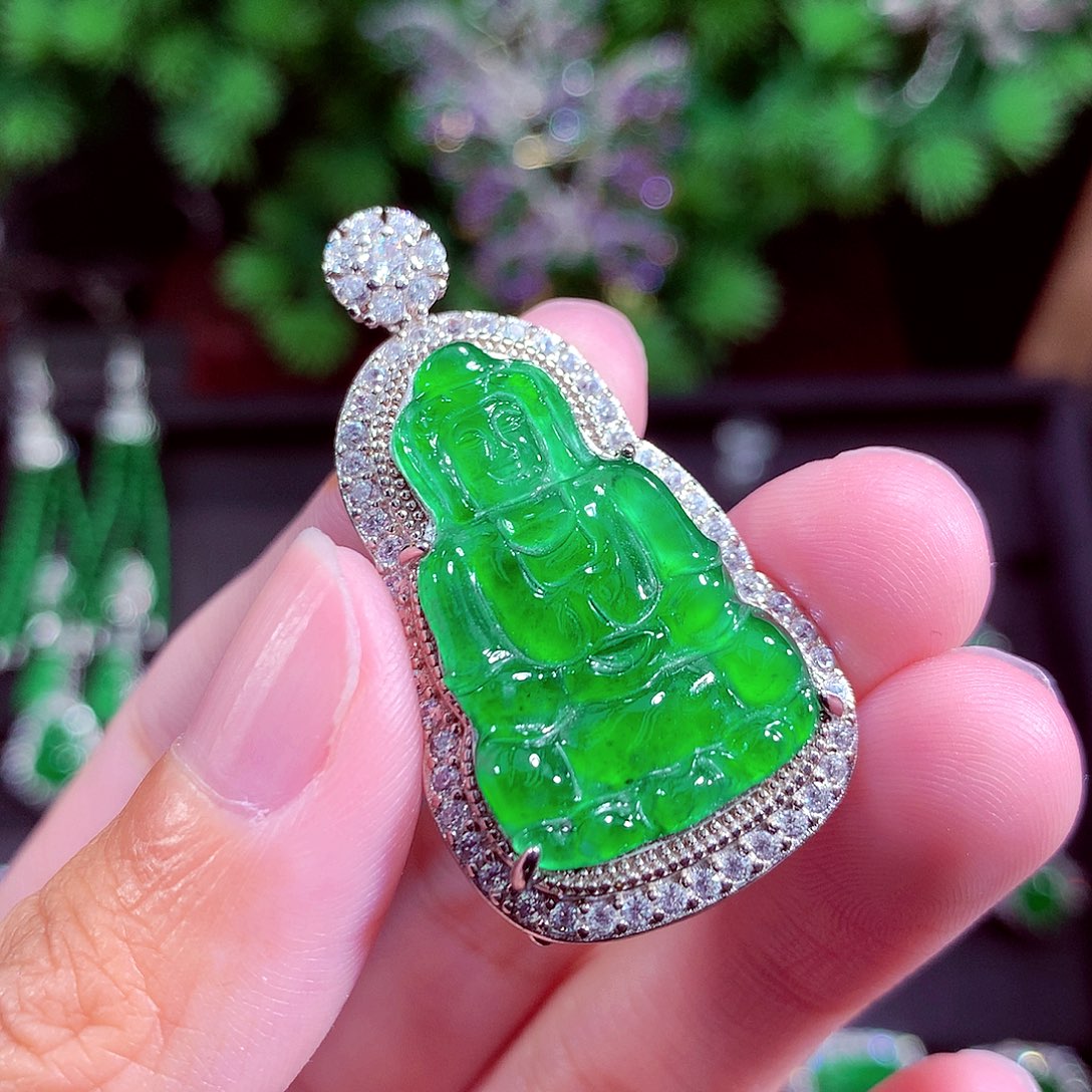 颈饰未镶嵌翡翠天然