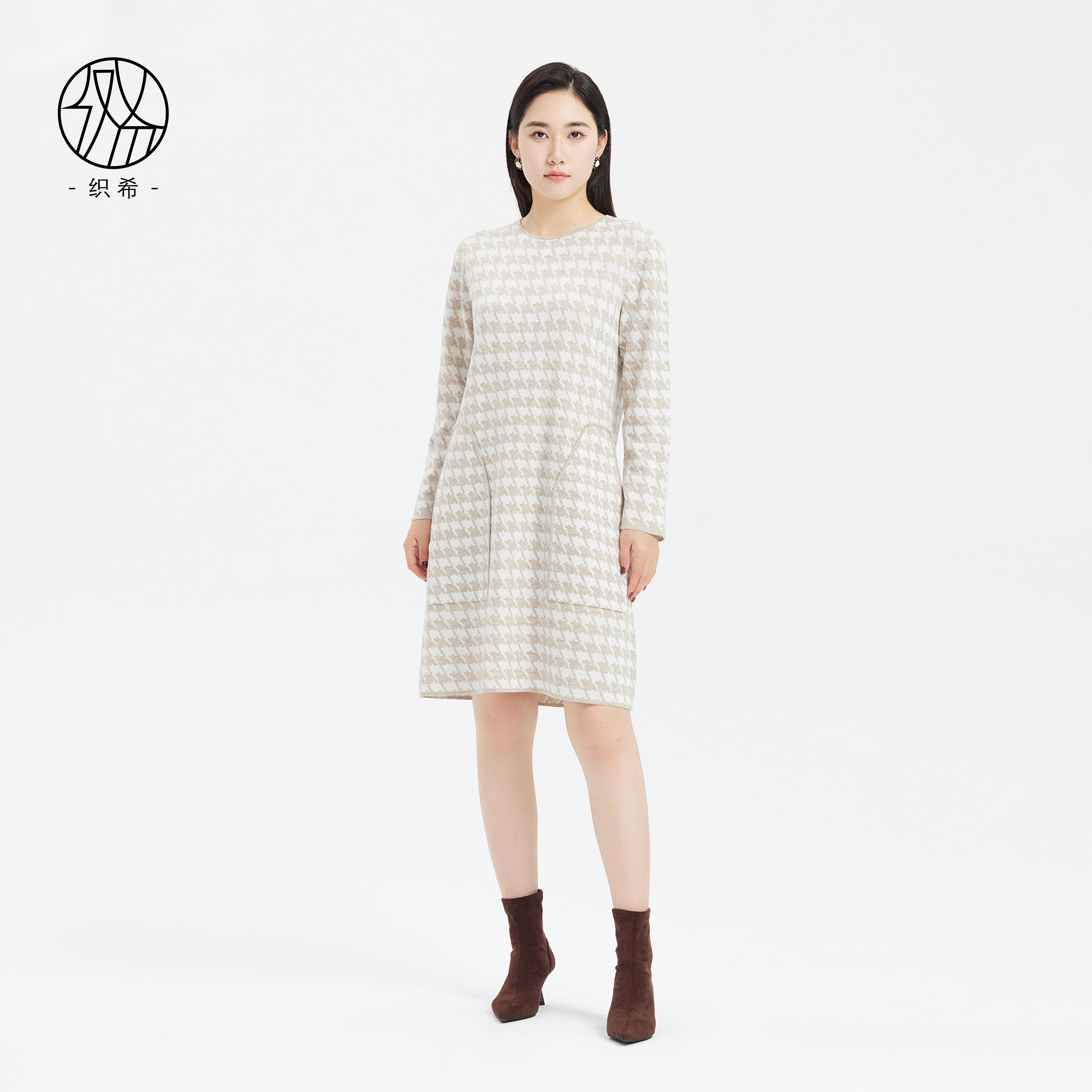 织希 TESSITI 秋季新款休闲千鸟格圆领长袖针织连衣裙