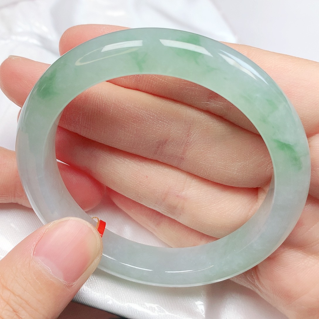 翡翠手镯未镶嵌抖音829