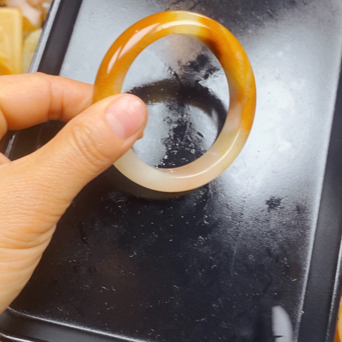 石英质玉（黄龙玉）未镶嵌颈饰