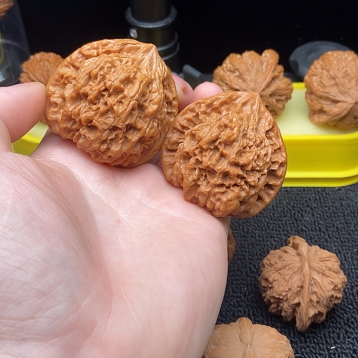 核桃文玩核桃把件麒麟纹官帽51