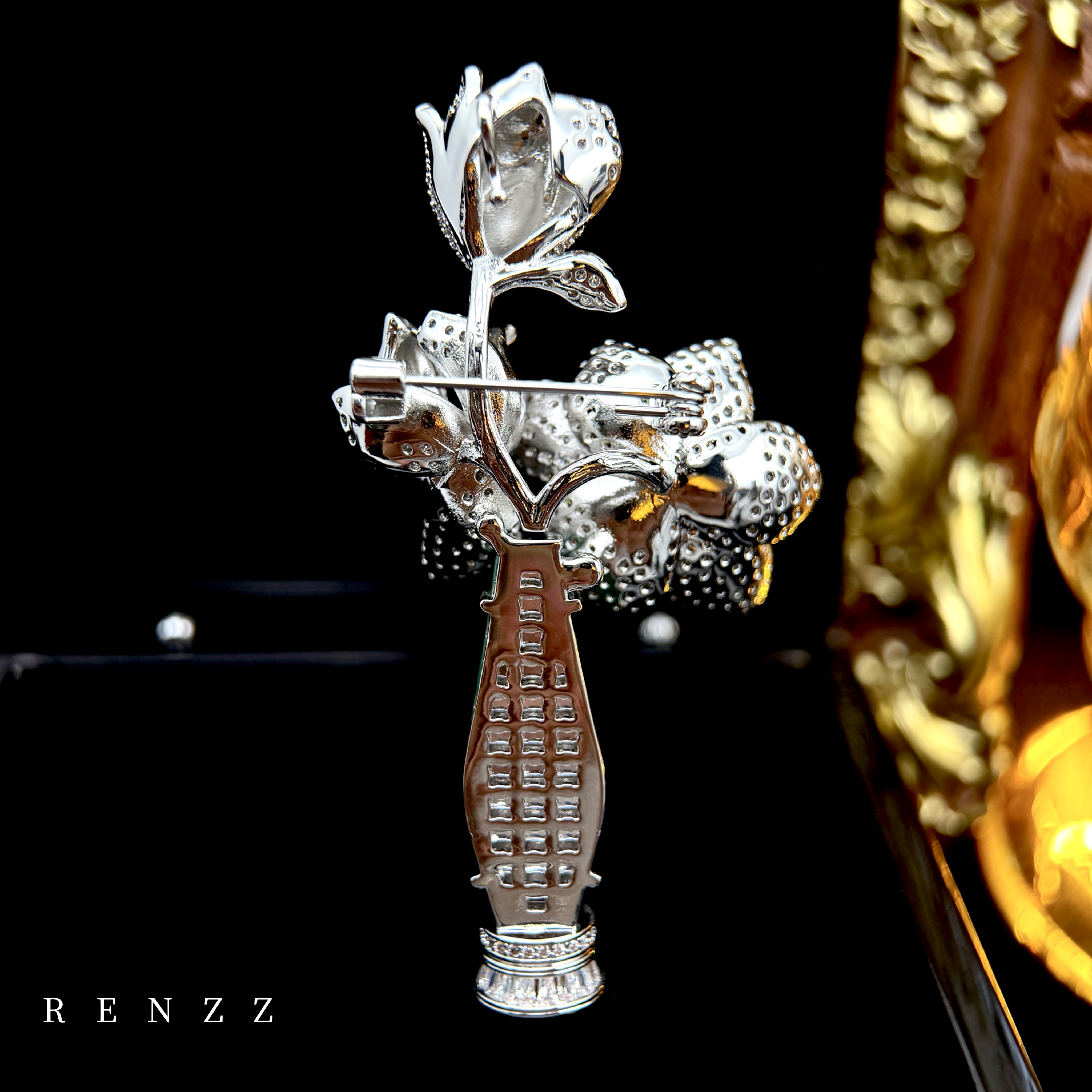 铜合金合成锆石胸针 0886设计师款白玉兰花花瓶大衣胸针DP