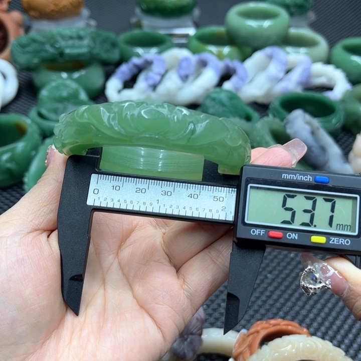 石英质玉手镯未镶嵌