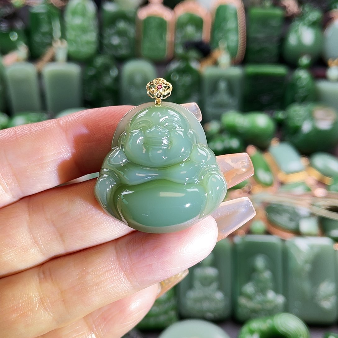 和田玉挂件18K金镶嵌