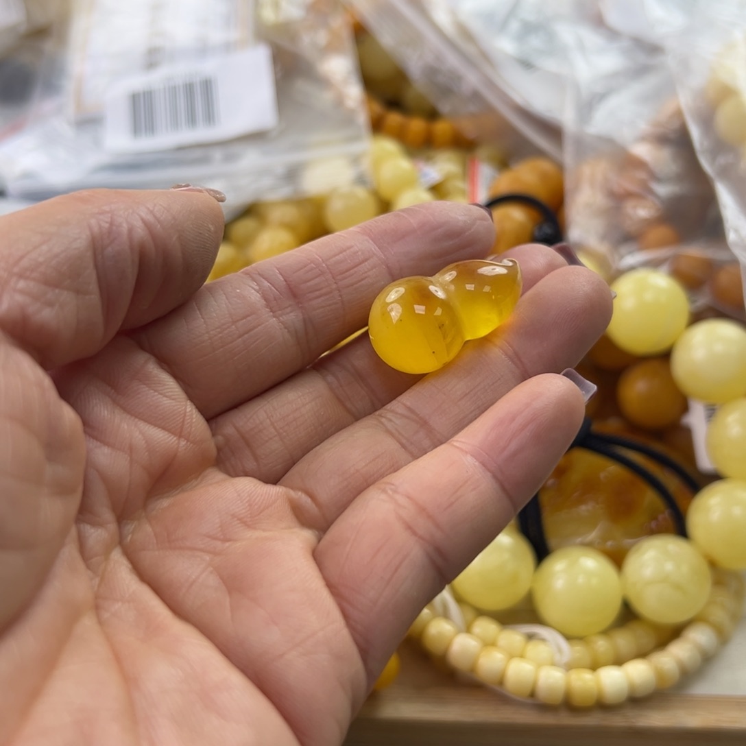 琥珀珠宝奇石未镶嵌