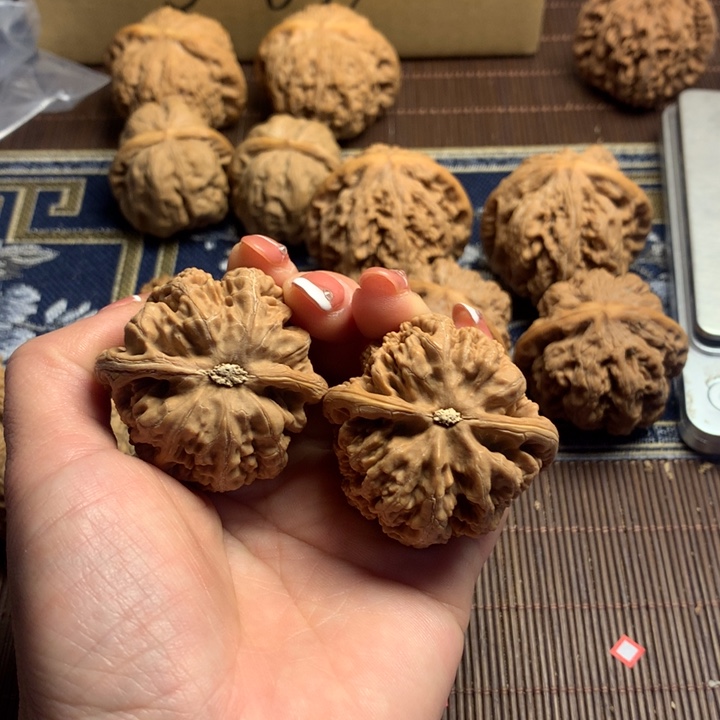 吊坠文玩核桃壞**超粗筋