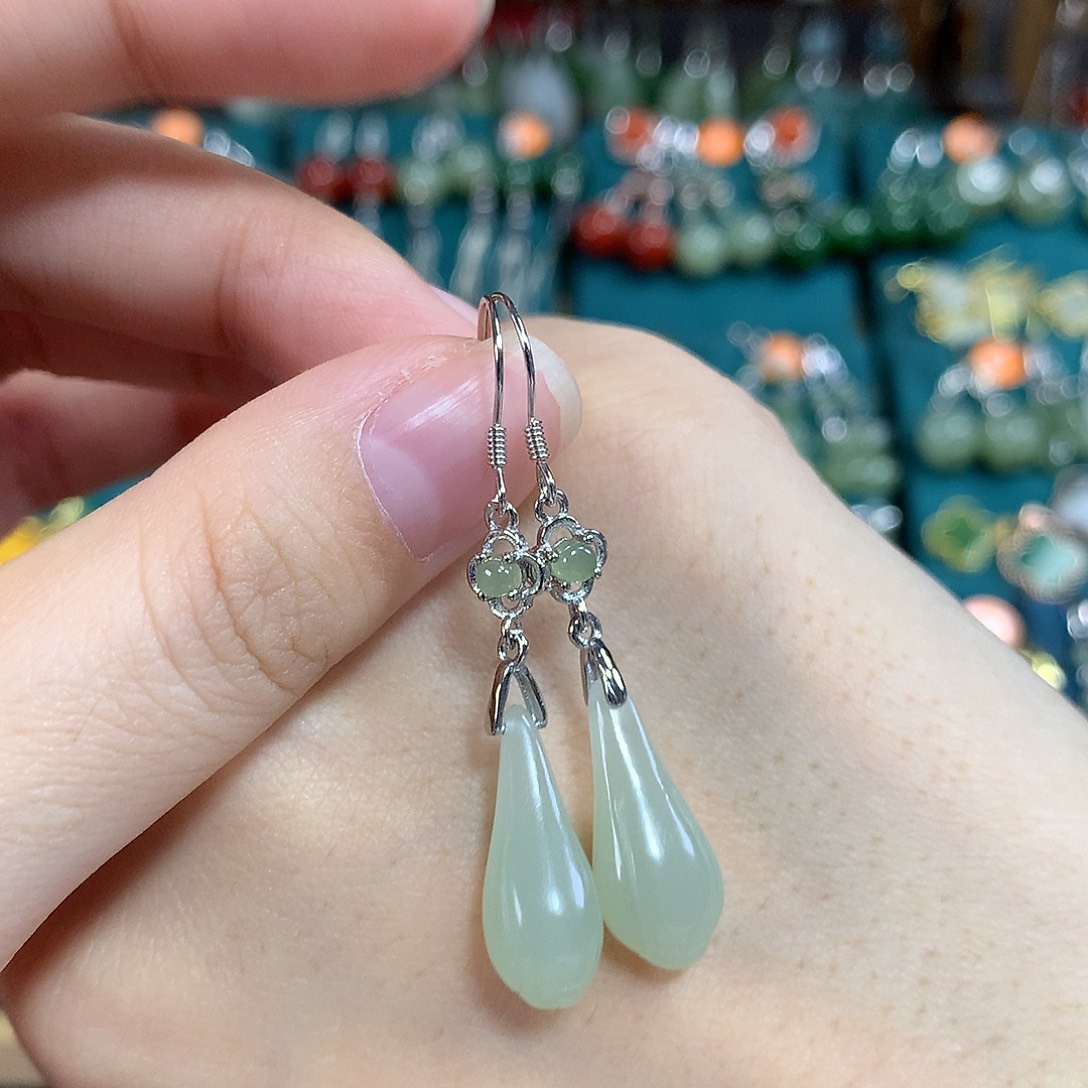 和田玉银S925镶嵌耳饰玉兰花卡19+左右