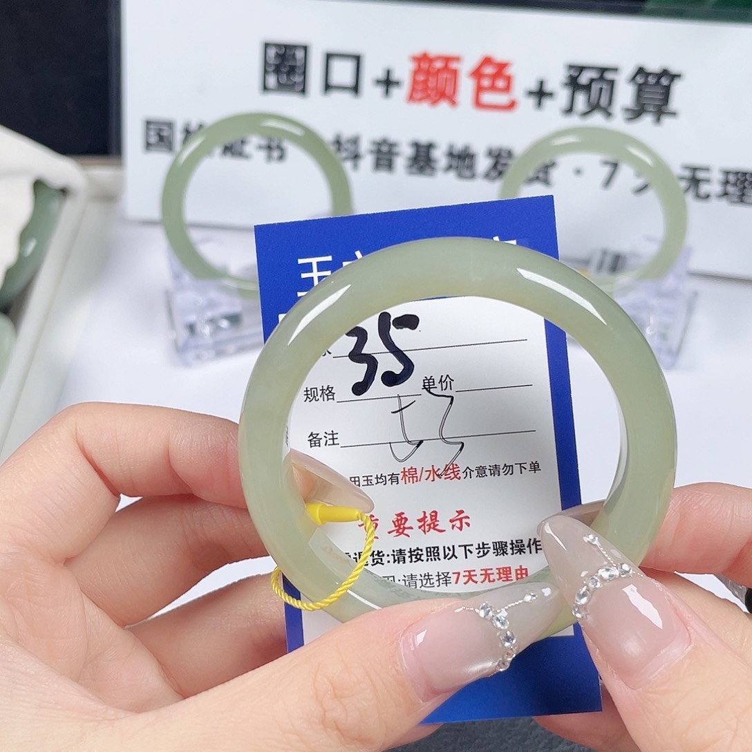 和田玉手镯未镶嵌