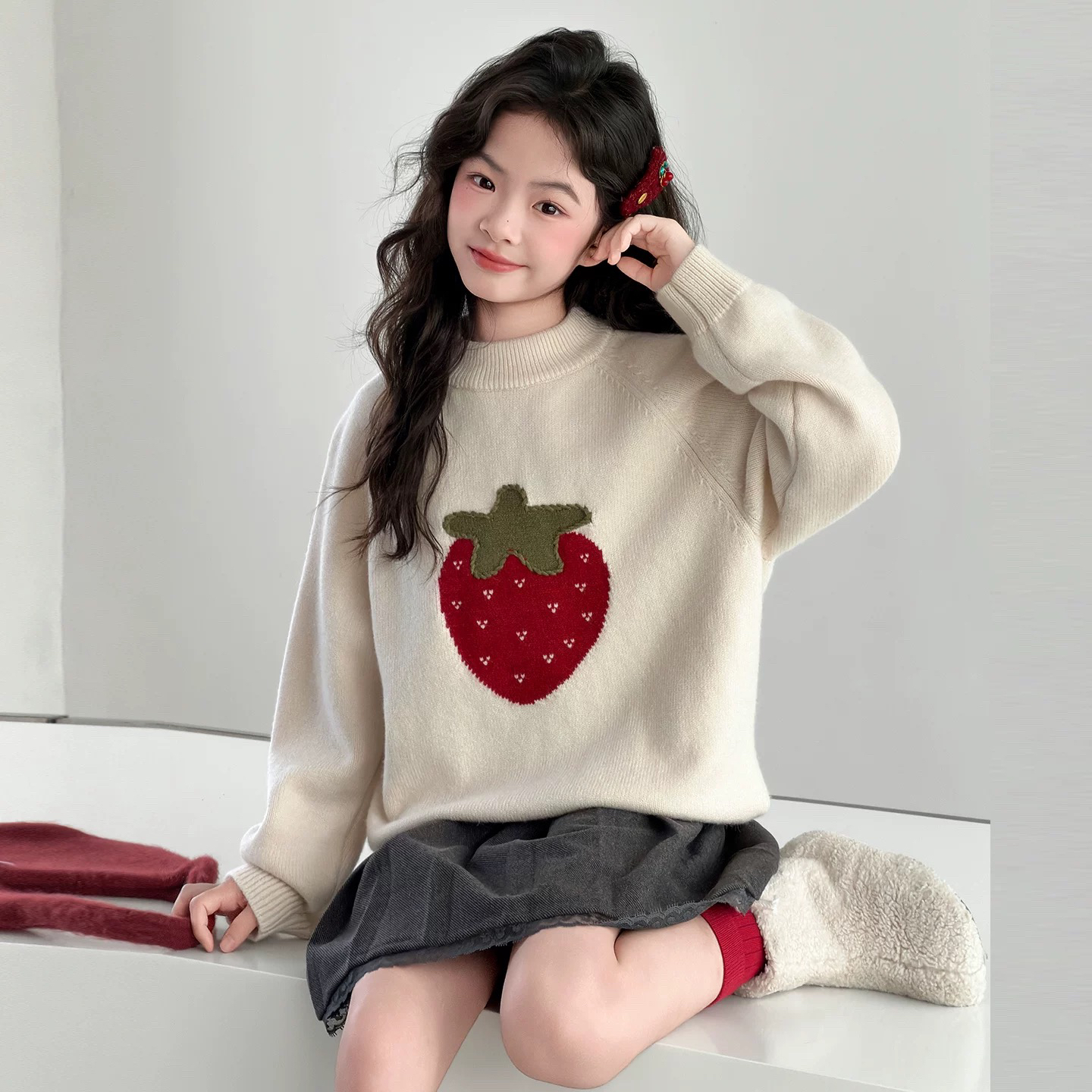 259-mochier沫弛尔女童秋冬加厚草莓图案圆领针织毛衣