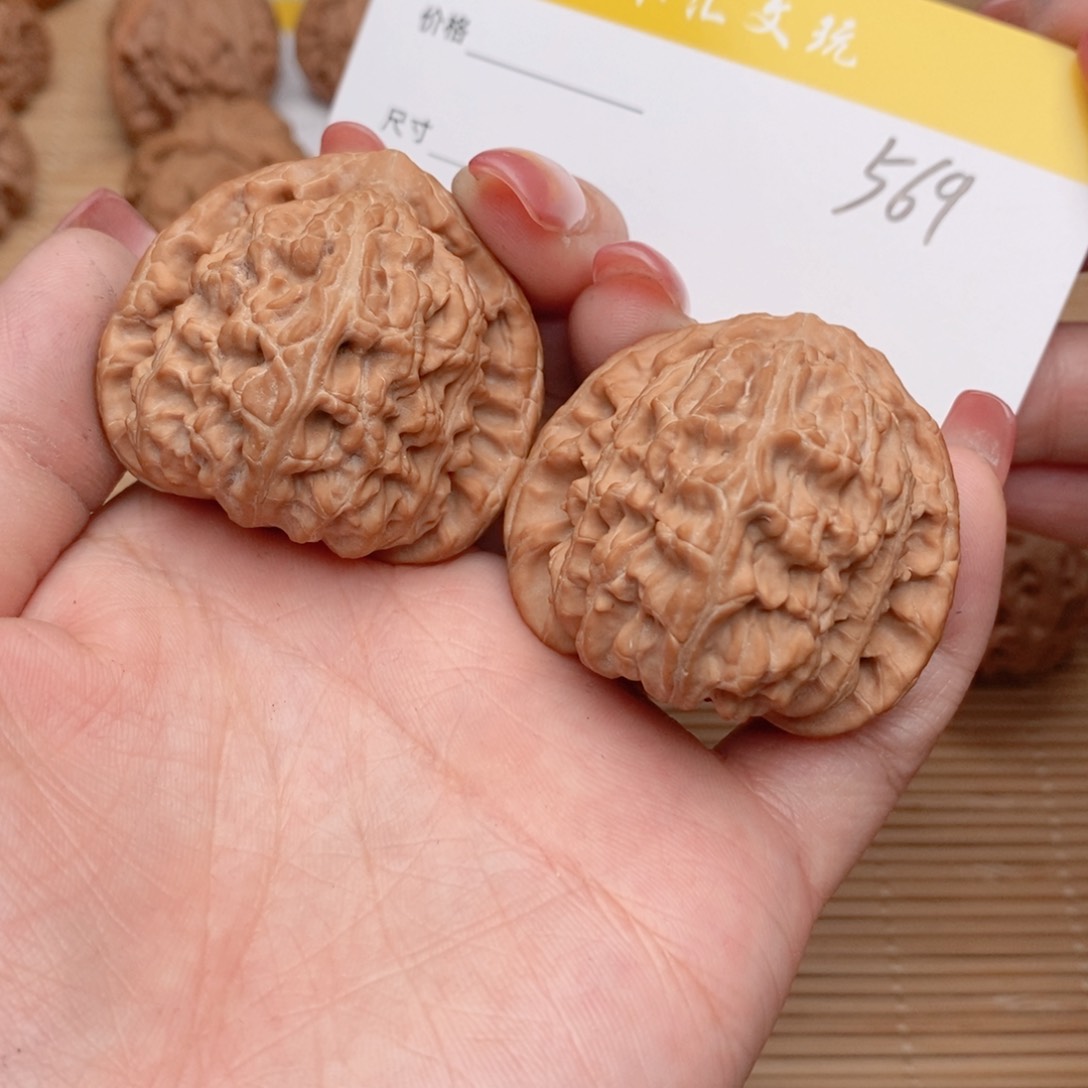 文玩核桃吊坠43全品三角白569