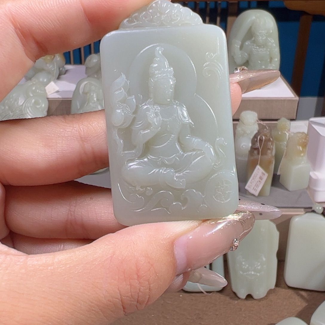 颈饰未镶嵌和田玉（糖玉）