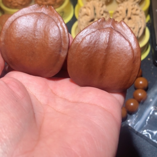 文玩核桃把件异型三角橄榄