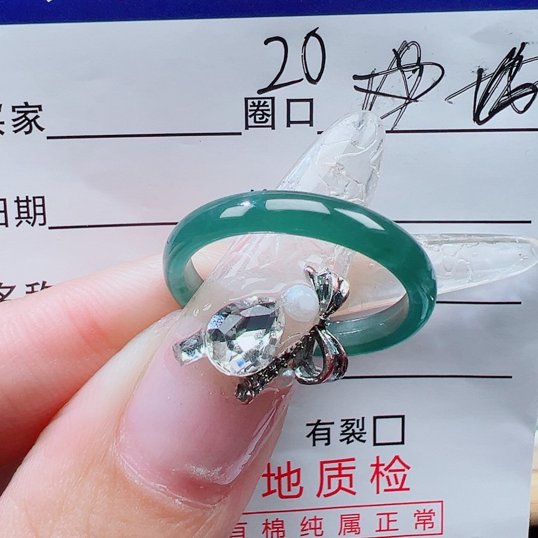 べ***が翡翠未镶嵌戒指天然