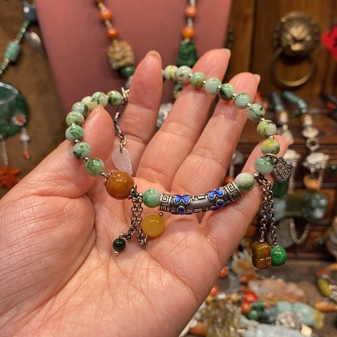 翡翠吊坠(赠链)未镶嵌