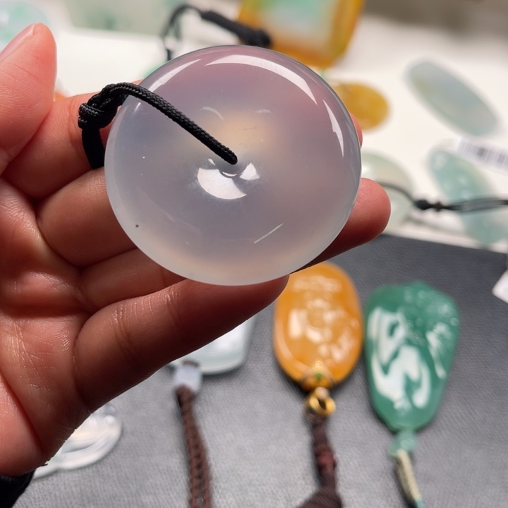 翡翠未镶嵌颈饰缅甸天然A货翡翠纯色高冰扣子