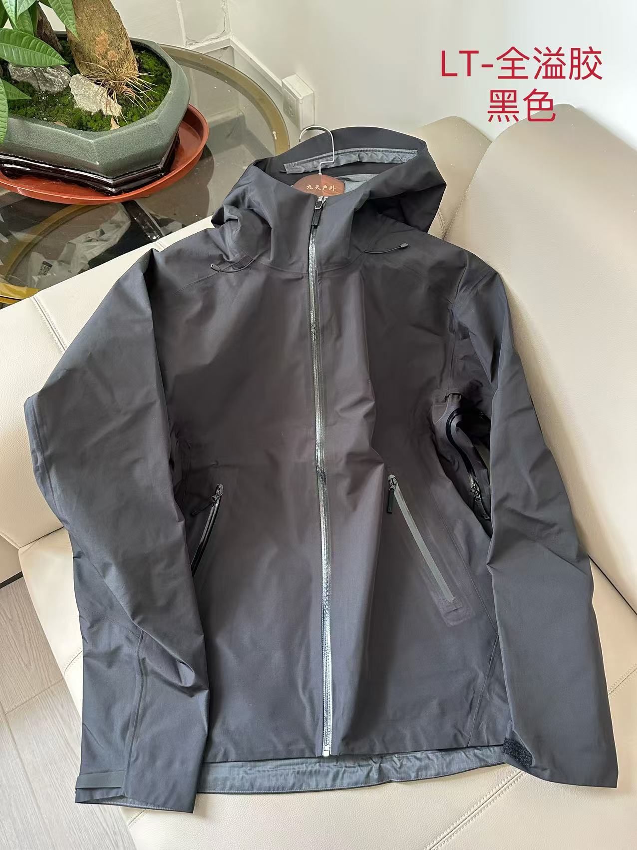 断码黑色LT系列硬壳户外三层全溢胶带内胆拉链防风防雨冲锋衣
