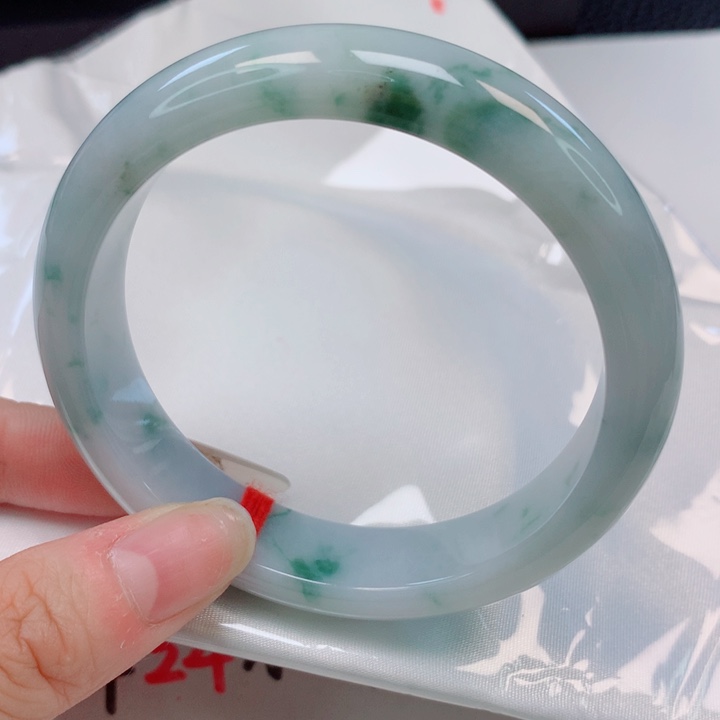 翡翠手镯未镶嵌57圈