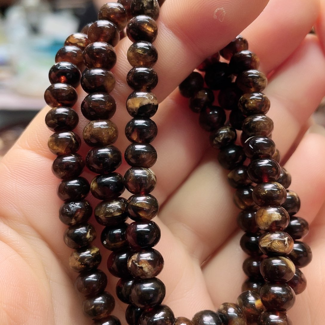 琥珀裸石未镶嵌七