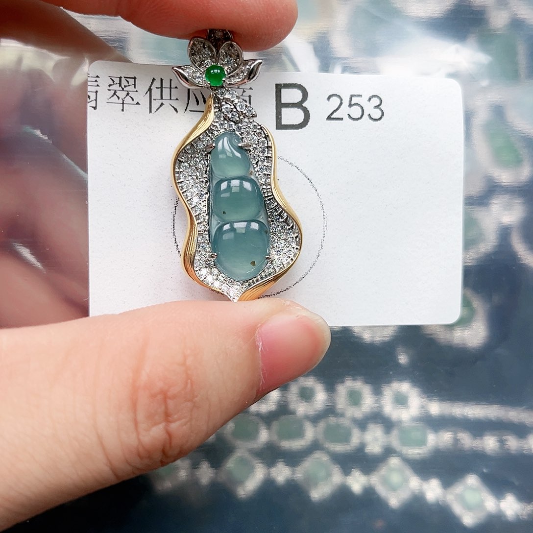 翡翠颈饰未镶嵌翡翠253