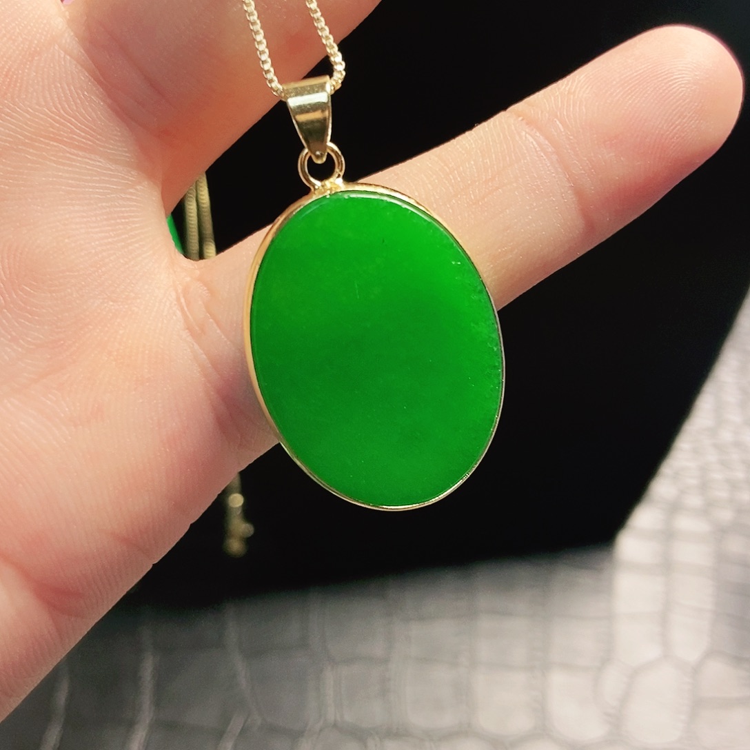 翡翠18K金镶嵌颈饰