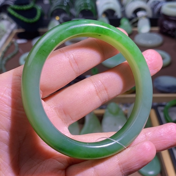 和田玉未镶嵌碧玉白加绿手镯58.8圈口54.4克