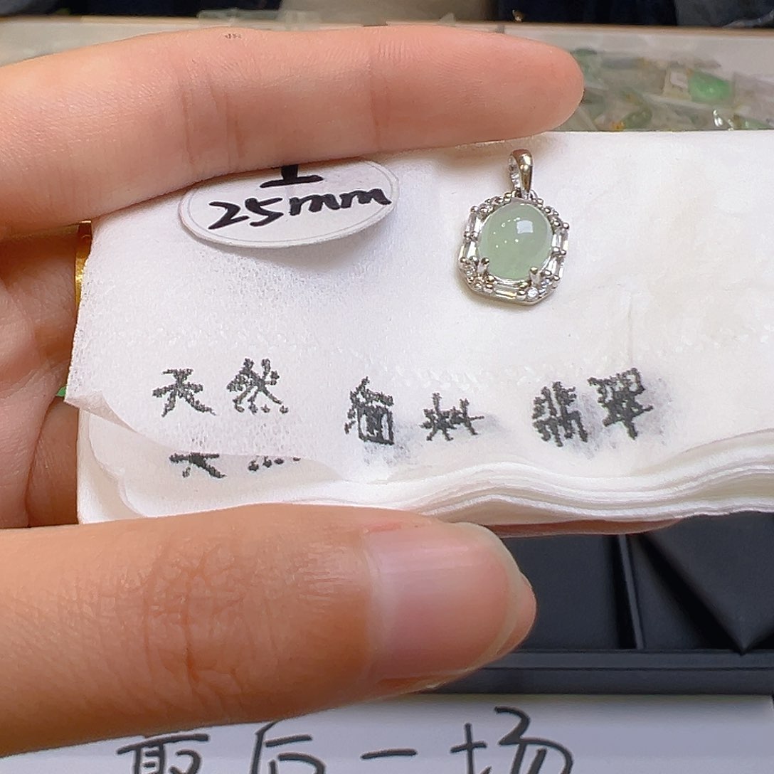 翡翠颈饰银S925镶嵌翡翠