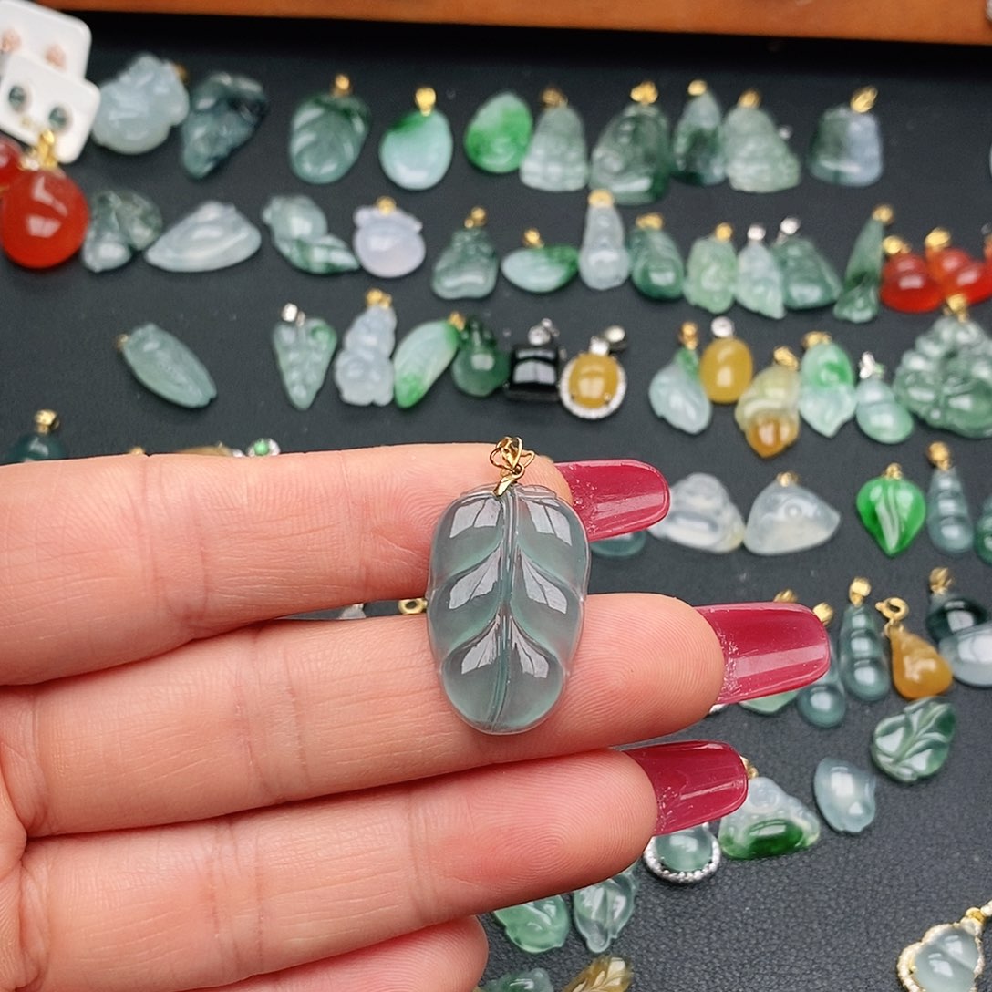 翡翠吊坠(赠链)18K金镶嵌正*姐吊坠