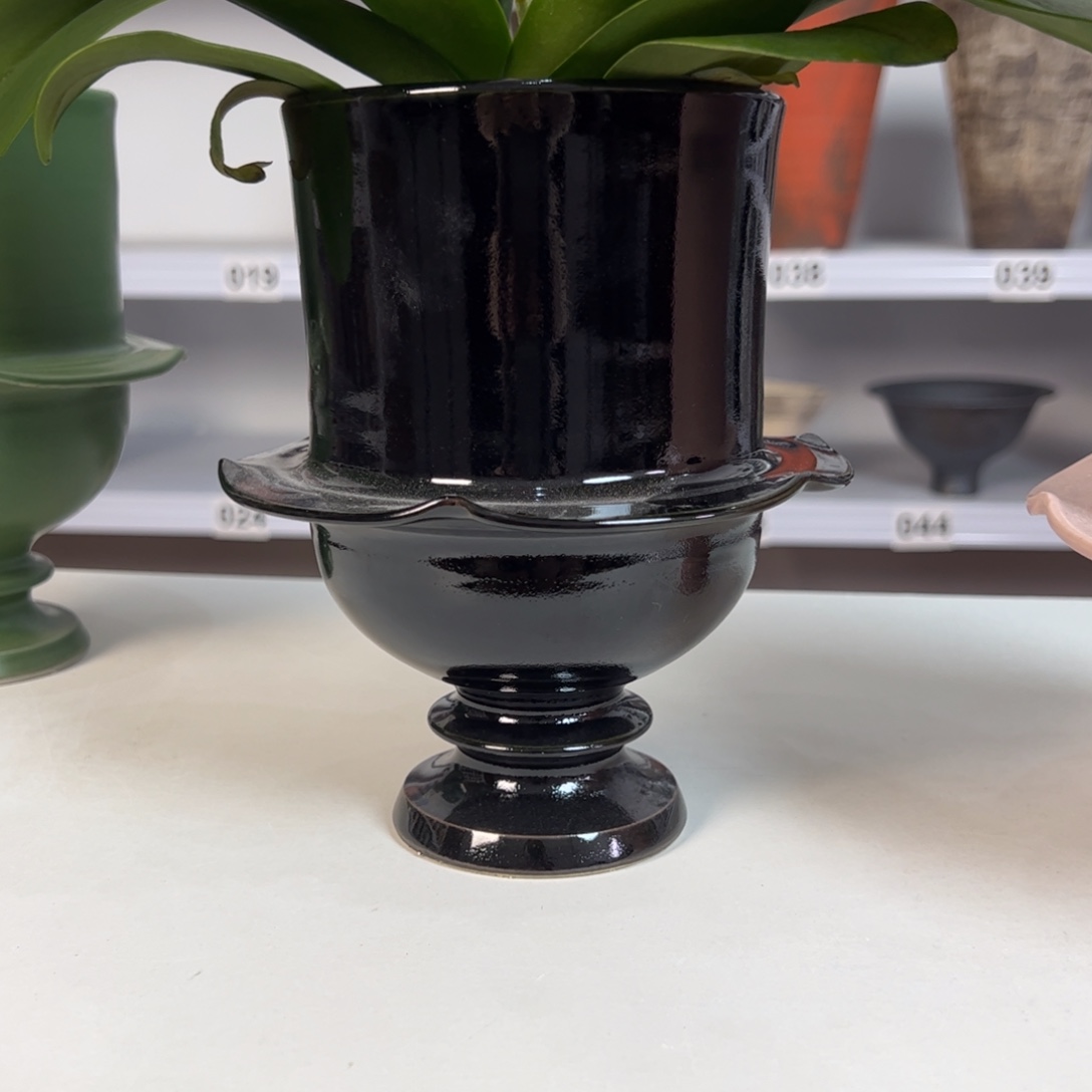 景德镇手工花盆有孔