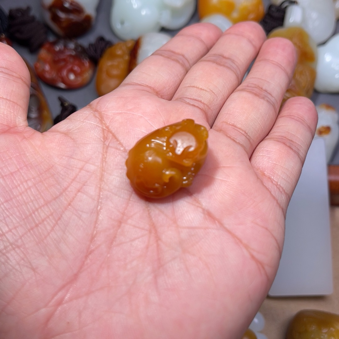 和田玉未镶嵌颈饰袁*