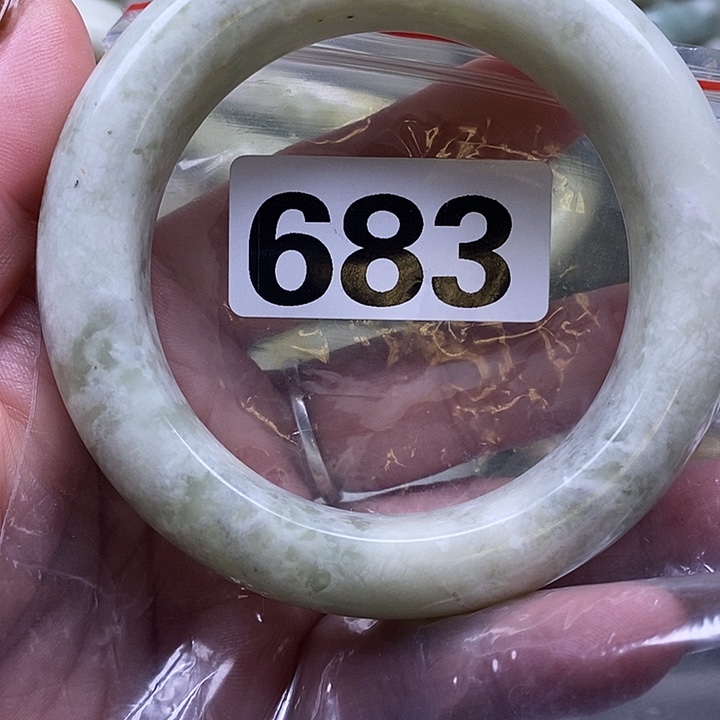 胡***伟蛇纹石玉未镶嵌手镯