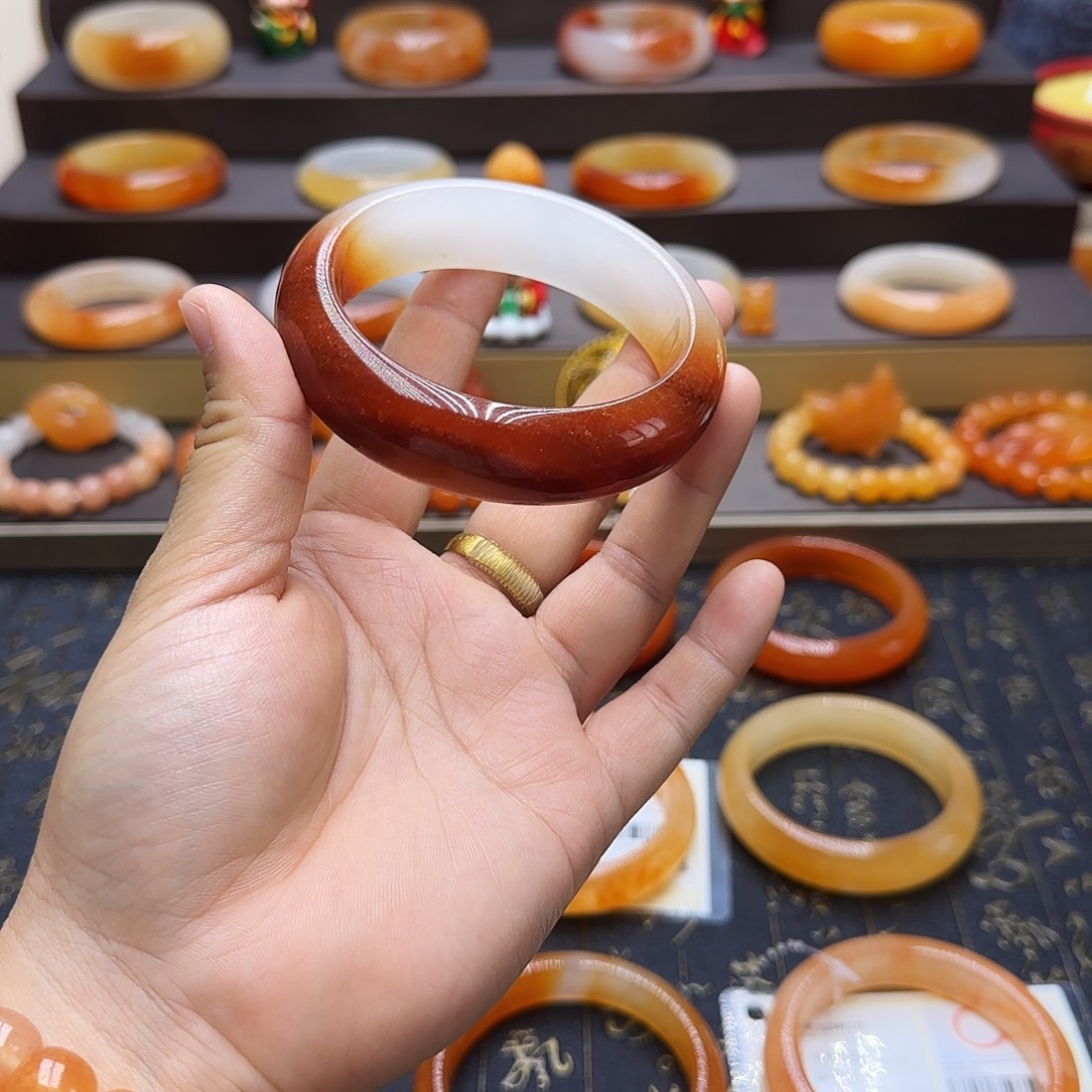 一***然石英质玉（黄龙玉）未镶嵌手镯