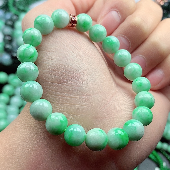 翡翠颈饰未镶嵌手串