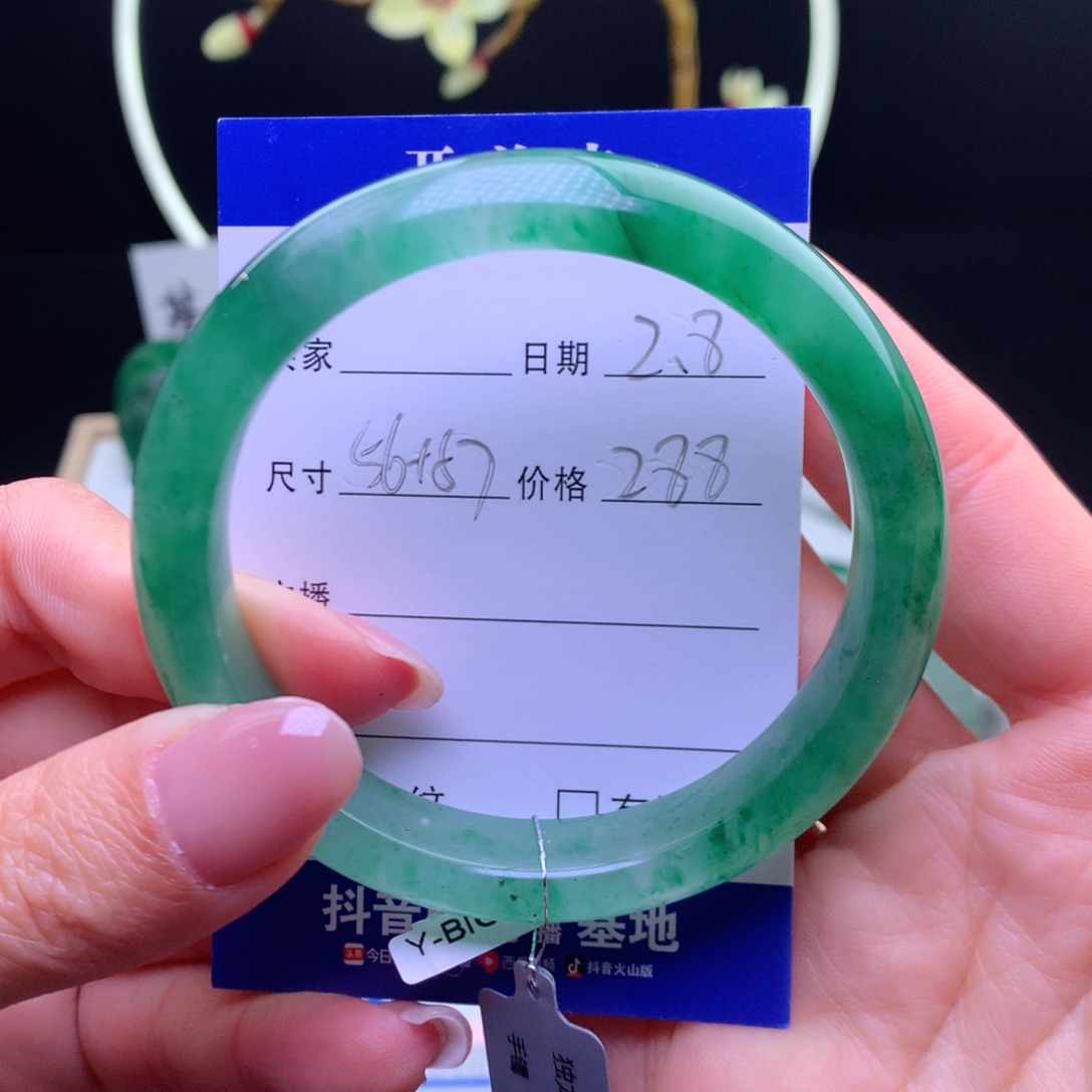 石英质玉手镯未镶嵌