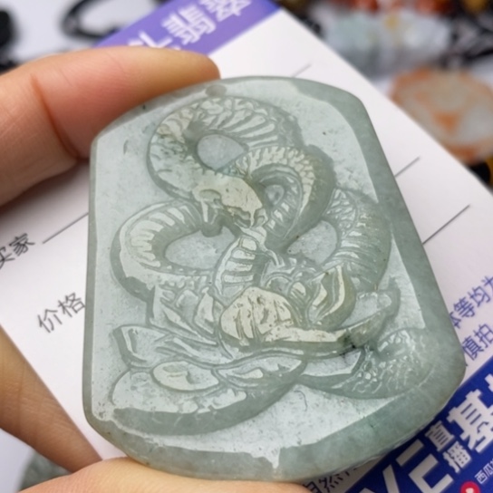 翡翠颈饰未镶嵌翡翠