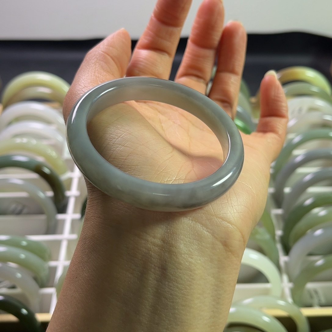 和田玉手镯53圈口未镶嵌