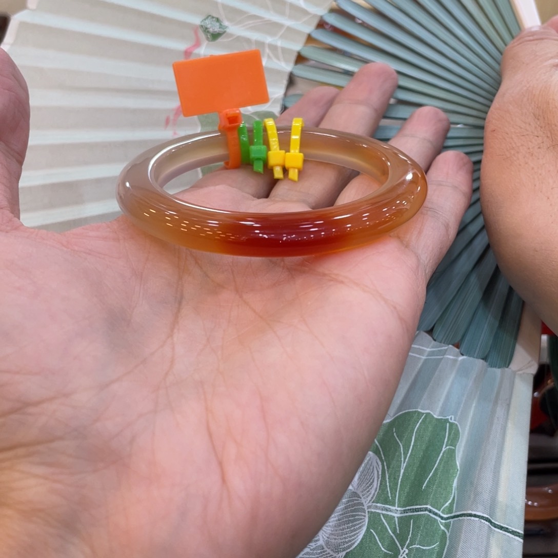 玛瑙/玉髓手镯未镶嵌?