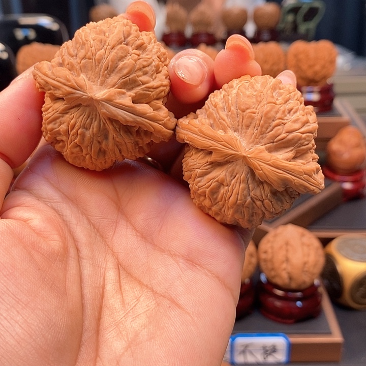 文玩核桃吊坠45闷白