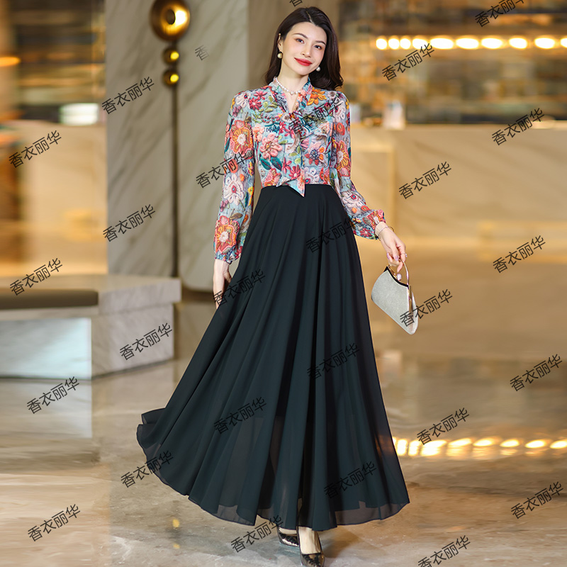 香衣丽华04-320夏季新款V领长袖灯笼袖长款过膝大摆连衣裙显瘦