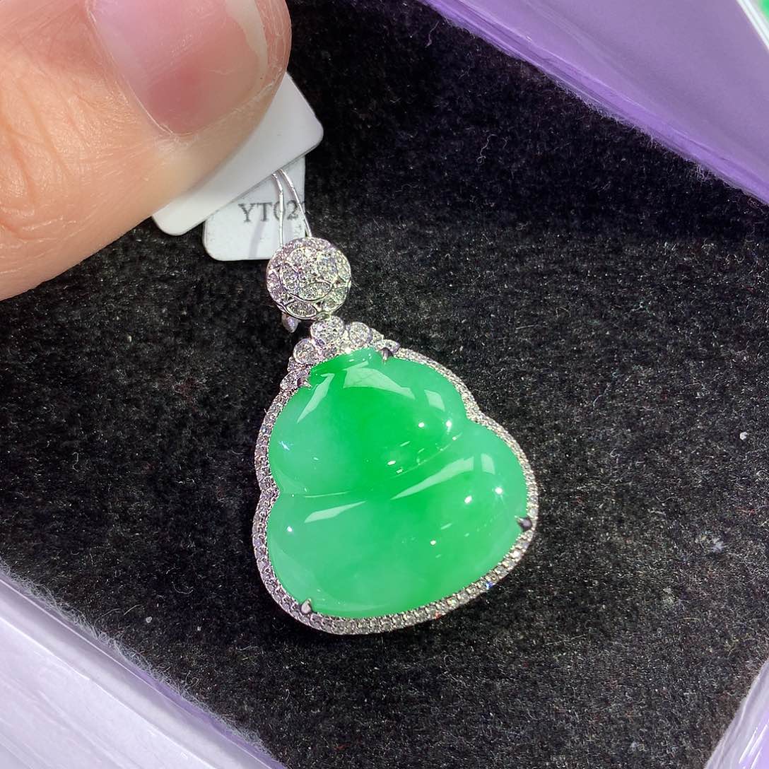 翡翠吊坠(赠链)18K金镶嵌