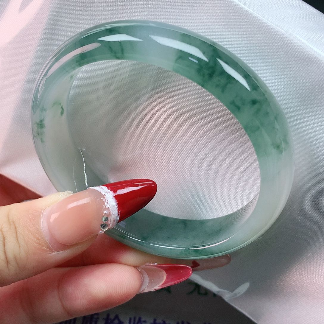 翡翠手镯未镶嵌53贵