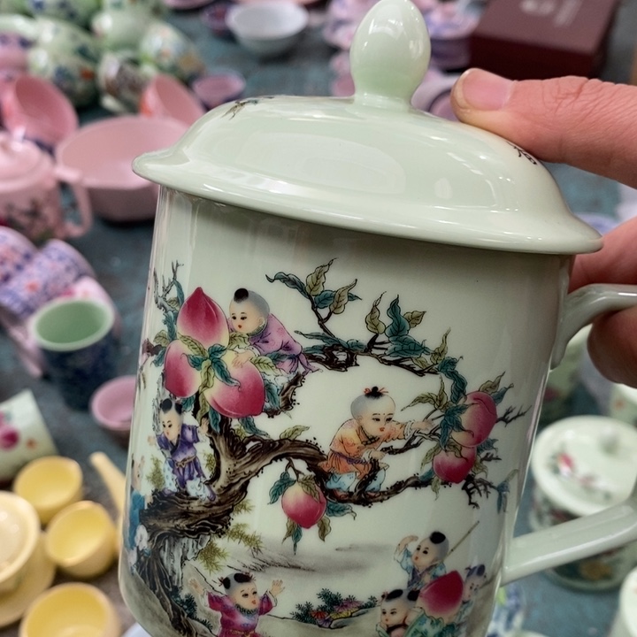 摆件陶绿稀土童子摘桃直筒办公杯