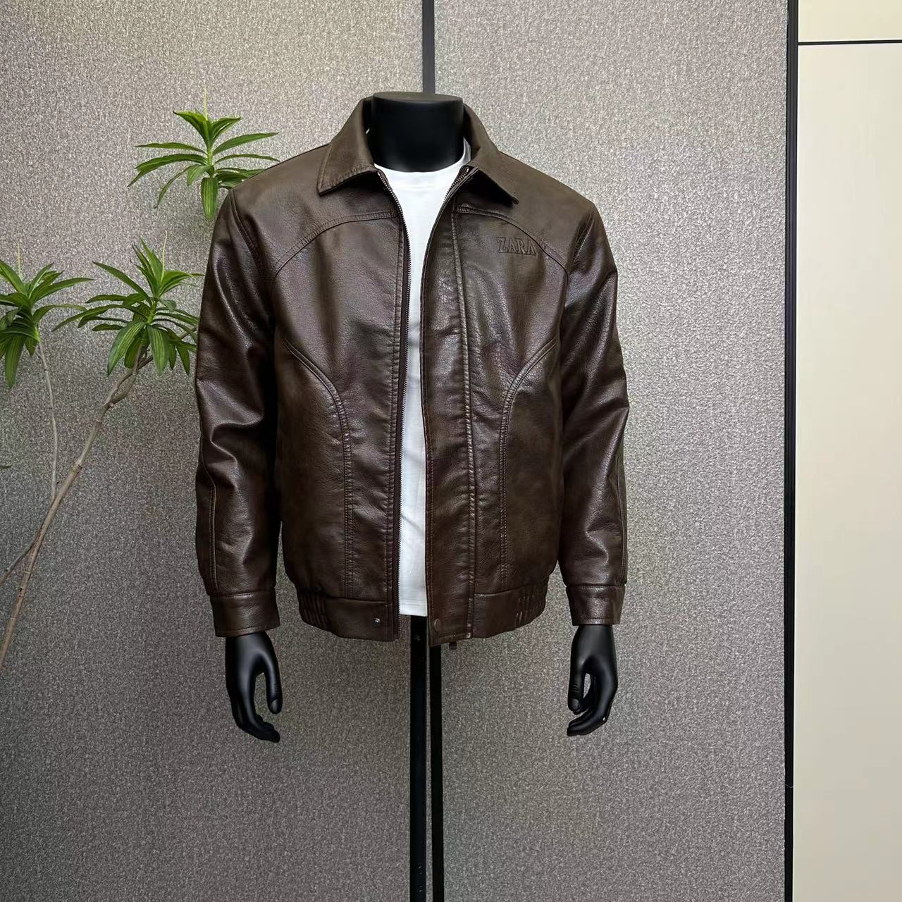 2025新款防风秋冬季立领免烫修身型皮衣休闲短款潮流加绒夹克外套