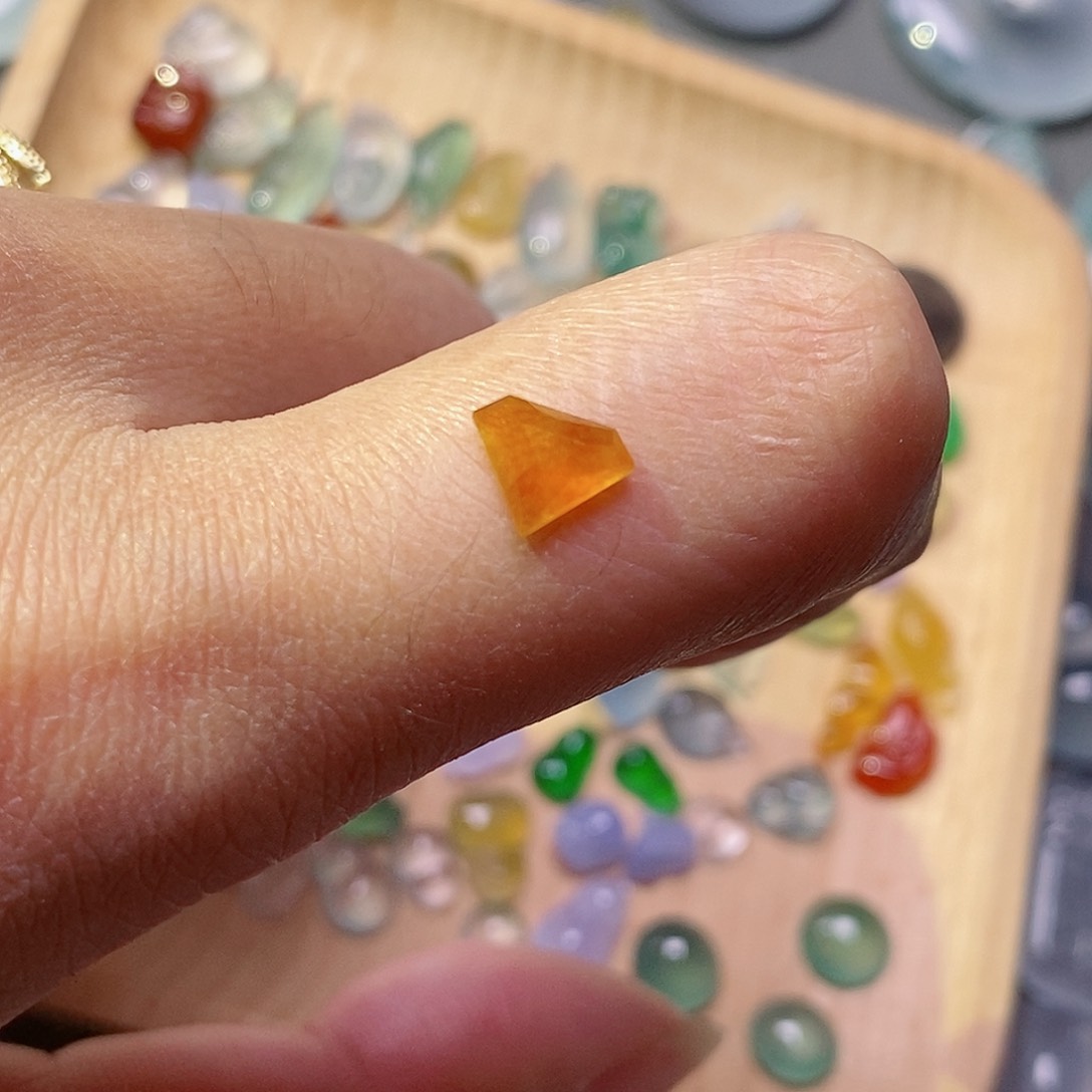 翡翠颈饰未镶嵌翡翠