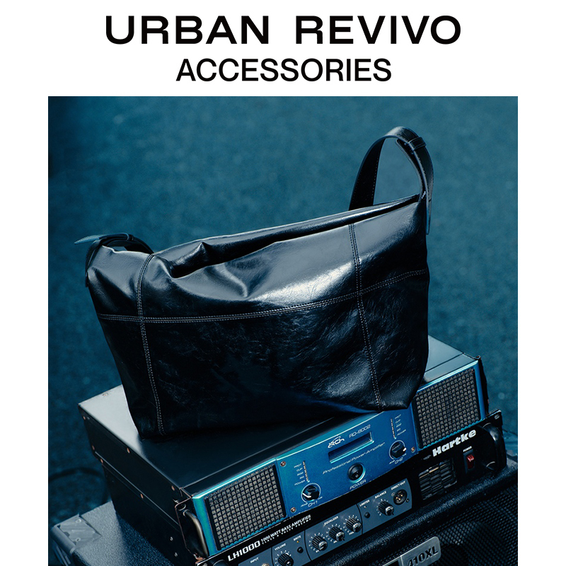 URBAN REVIVO2025秋季新款男士通勤大容量斜挎包UAMB50117