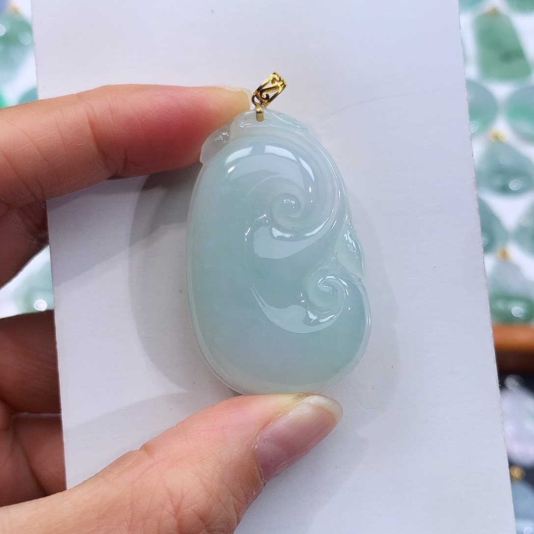翡翠18K金镶嵌颈饰翡翠吊坠